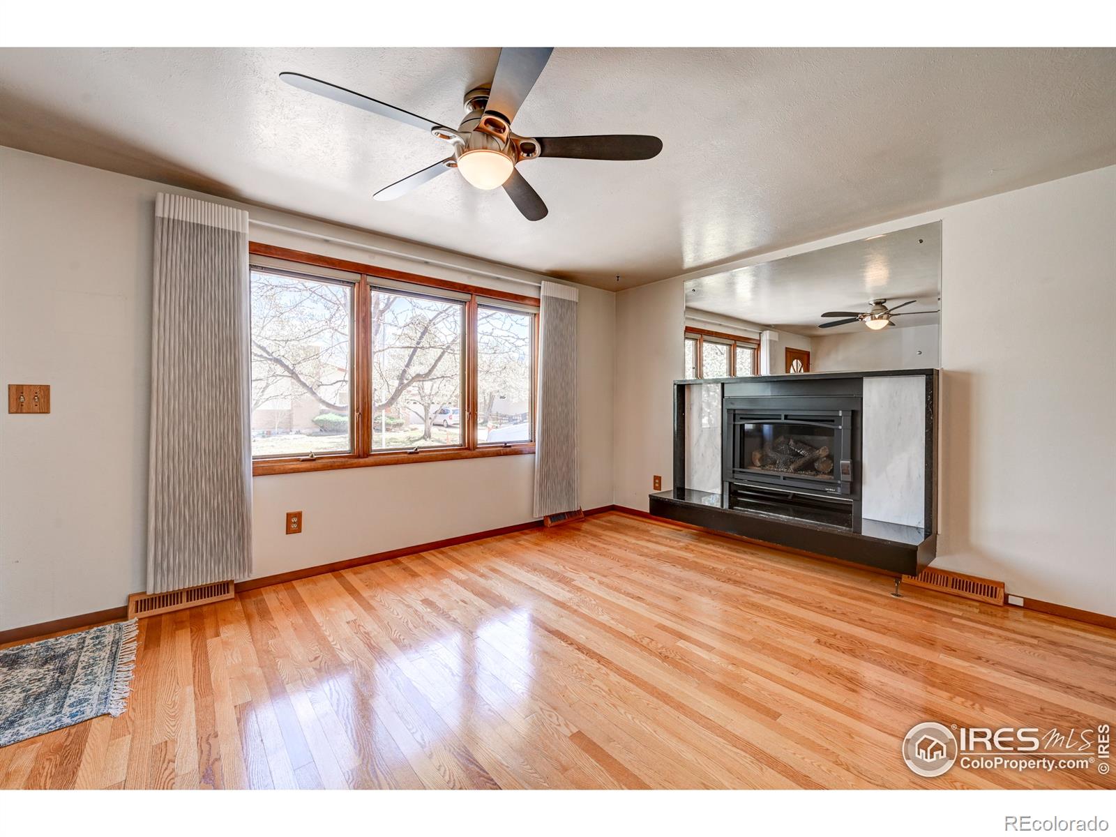 MLS Image #4 for 3127 s emporia court,denver, Colorado