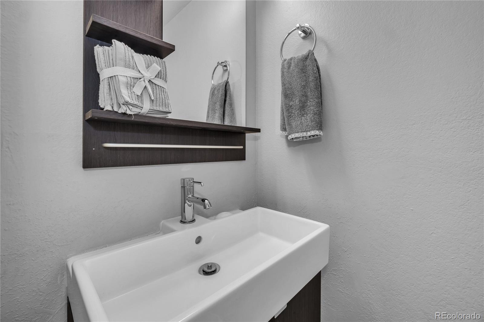MLS Image #8 for 7995 e mississippi avenue,denver, Colorado