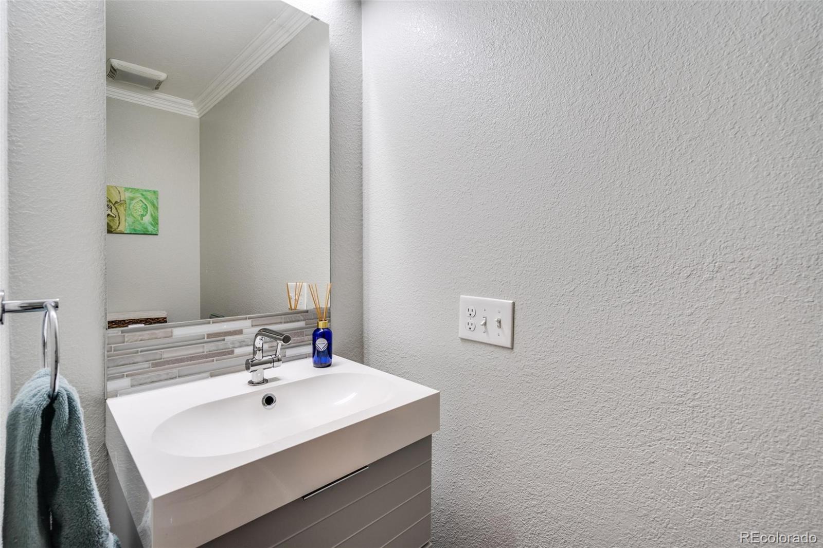 MLS Image #15 for 4065 s roslyn street,denver, Colorado