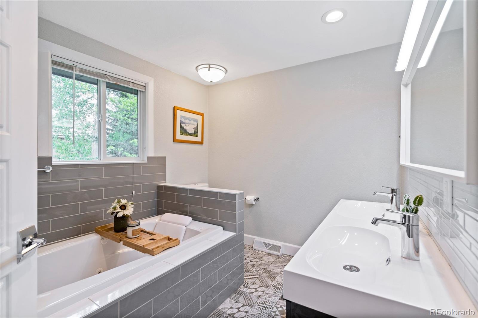 MLS Image #19 for 4065 s roslyn street,denver, Colorado