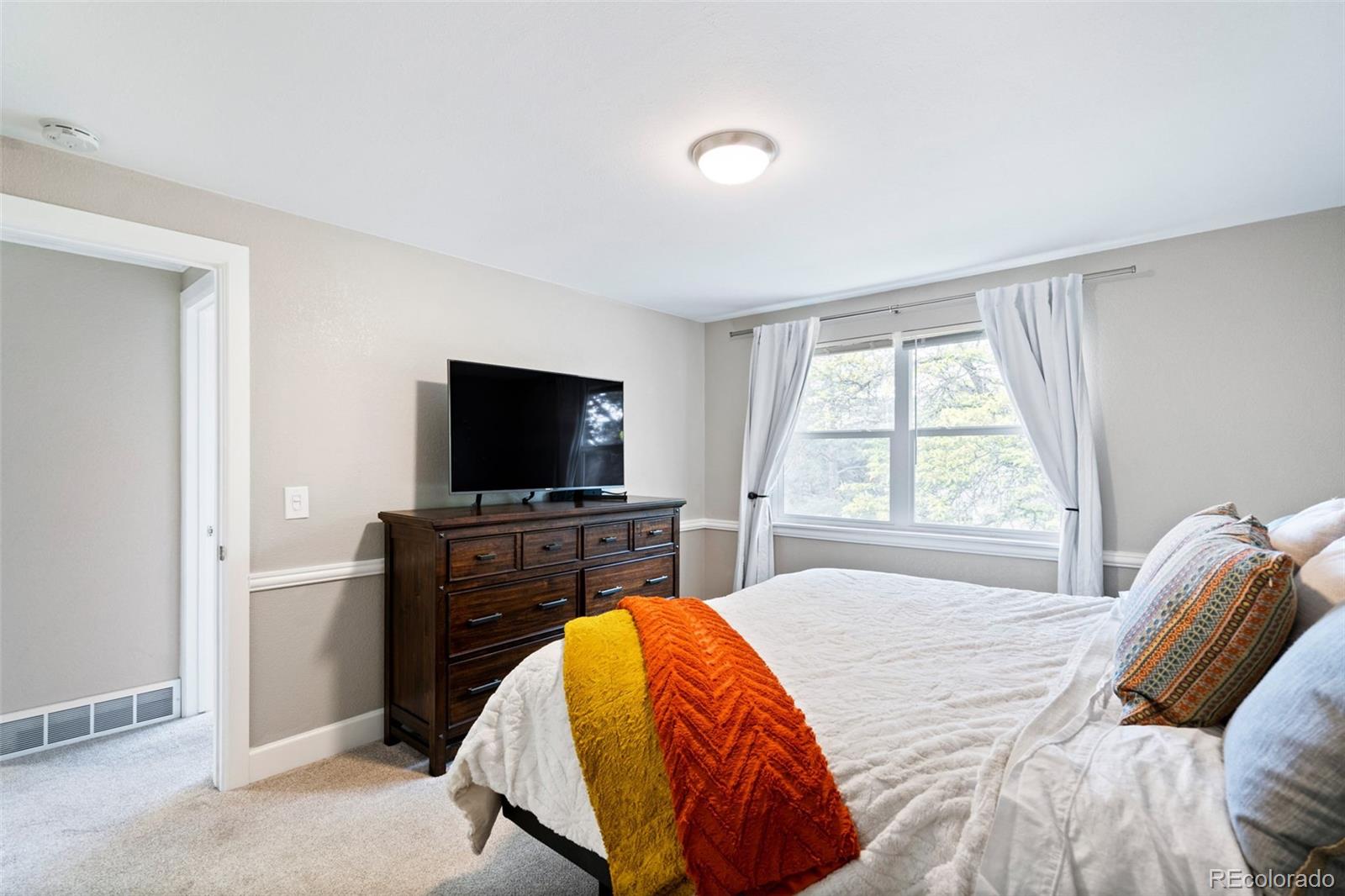MLS Image #22 for 4065 s roslyn street,denver, Colorado