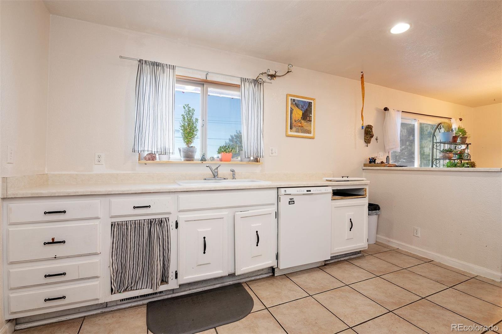 MLS Image #8 for 1605  main street,colorado springs, Colorado