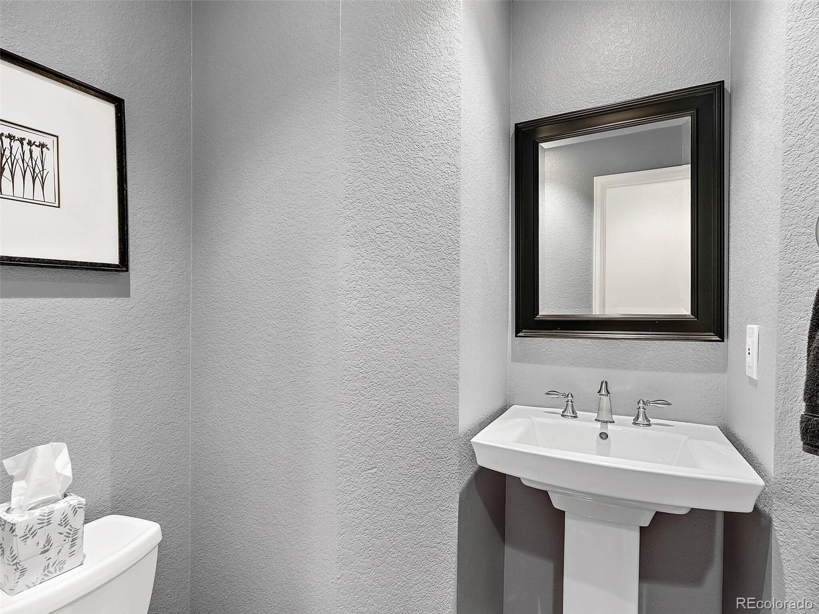MLS Image #9 for 7523 e mercer place,denver, Colorado