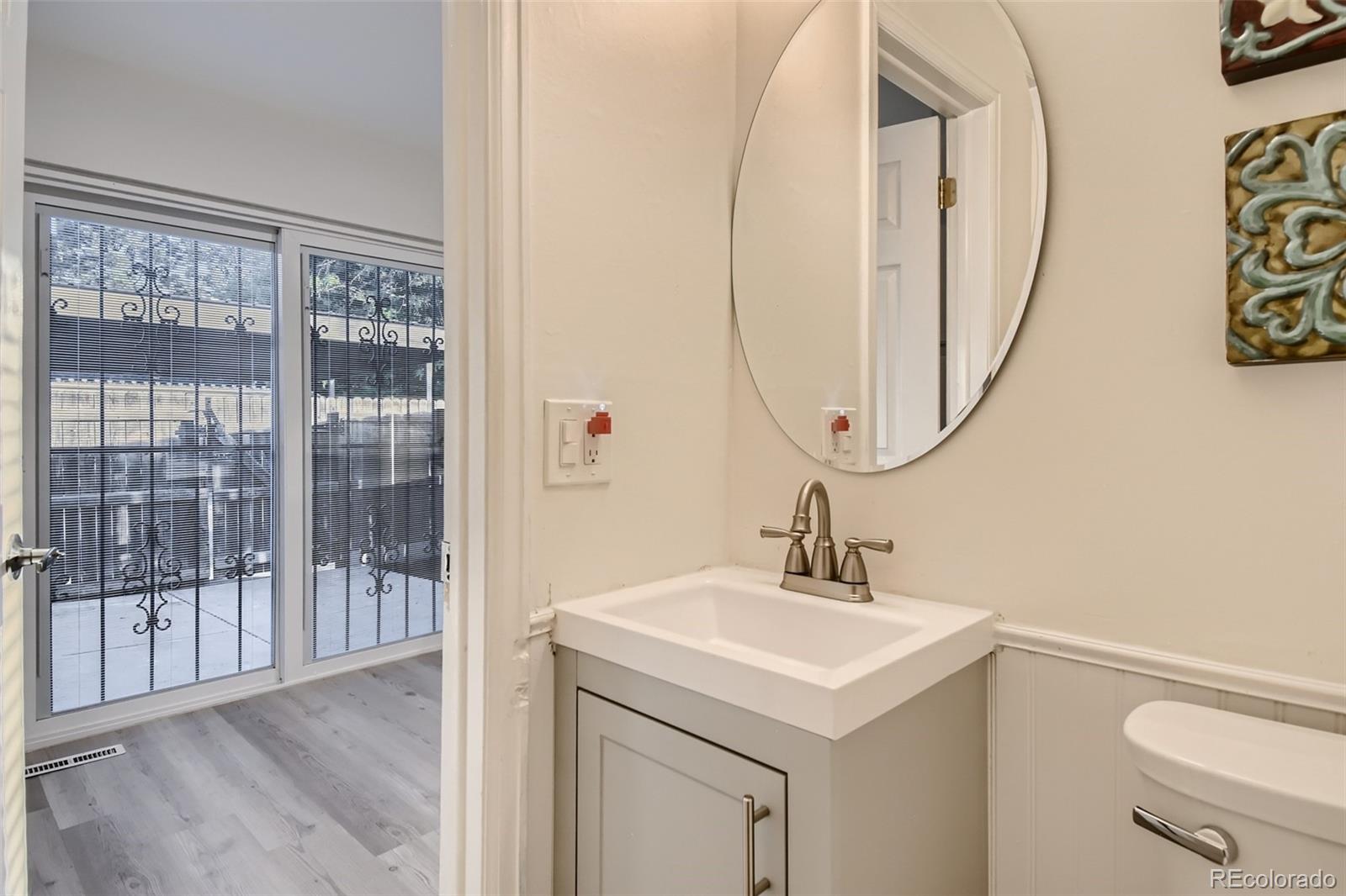 MLS Image #11 for 1255 s monaco parkway,denver, Colorado