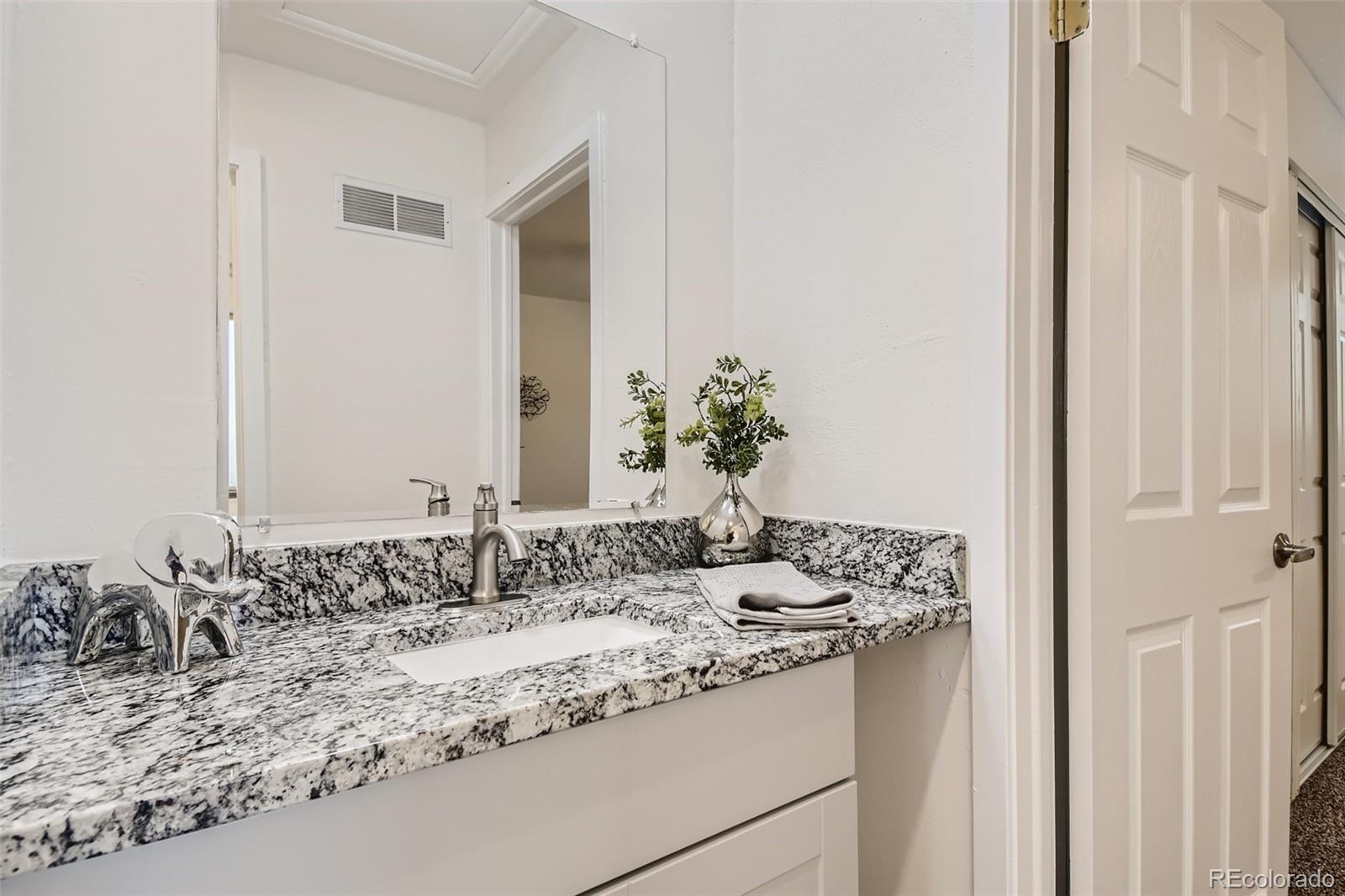 MLS Image #14 for 1255 s monaco parkway,denver, Colorado