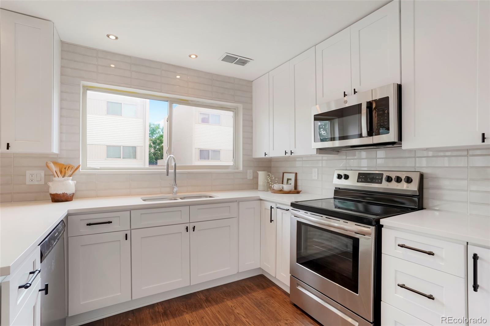 MLS Image #14 for 2304 s troy street,aurora, Colorado
