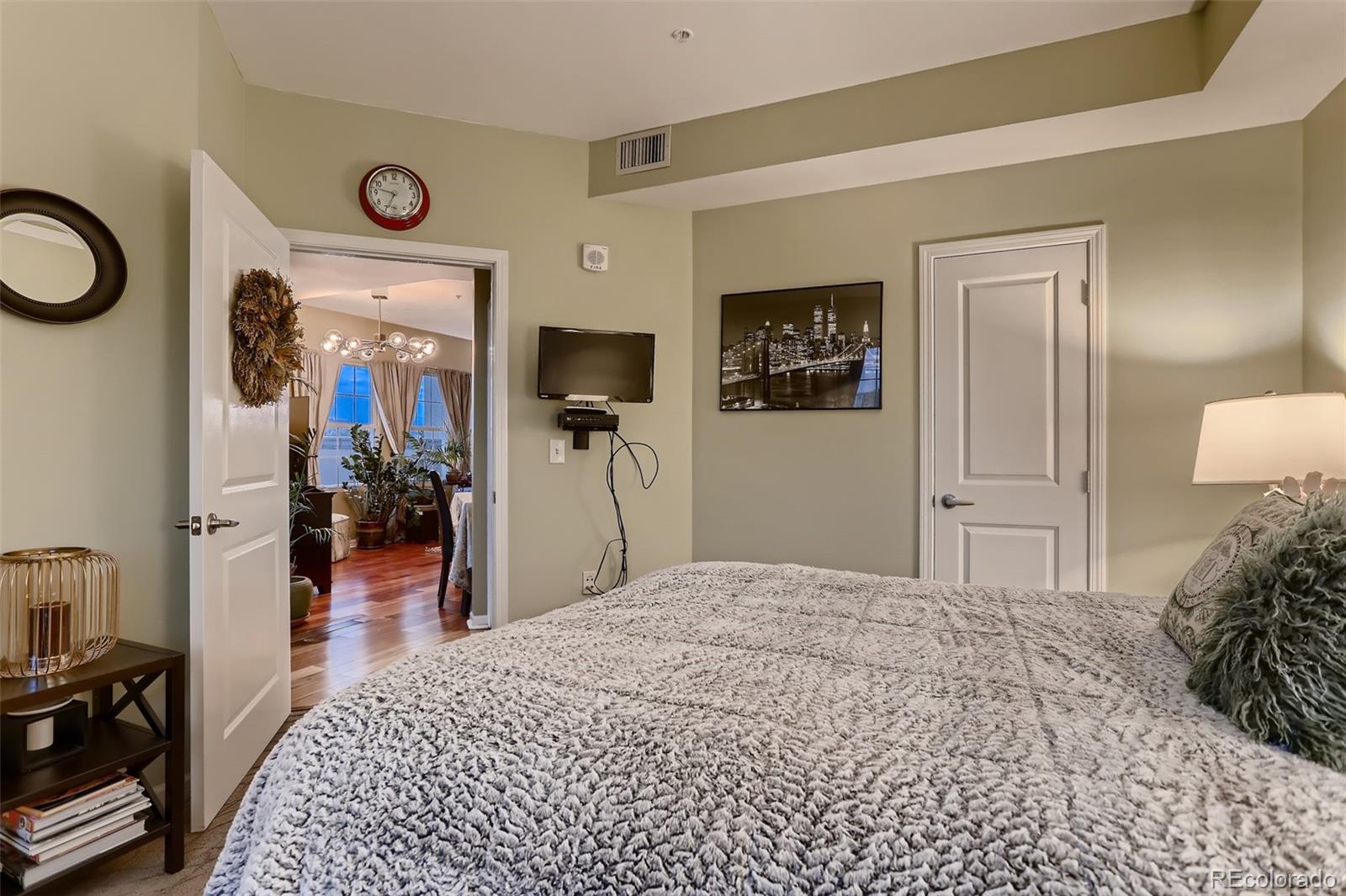 MLS Image #17 for 975 n lincoln street,denver, Colorado