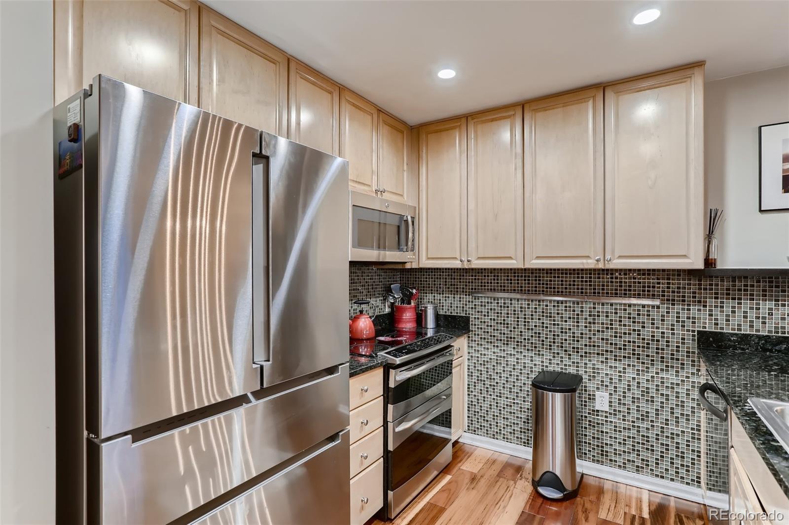 MLS Image #9 for 975 n lincoln street,denver, Colorado