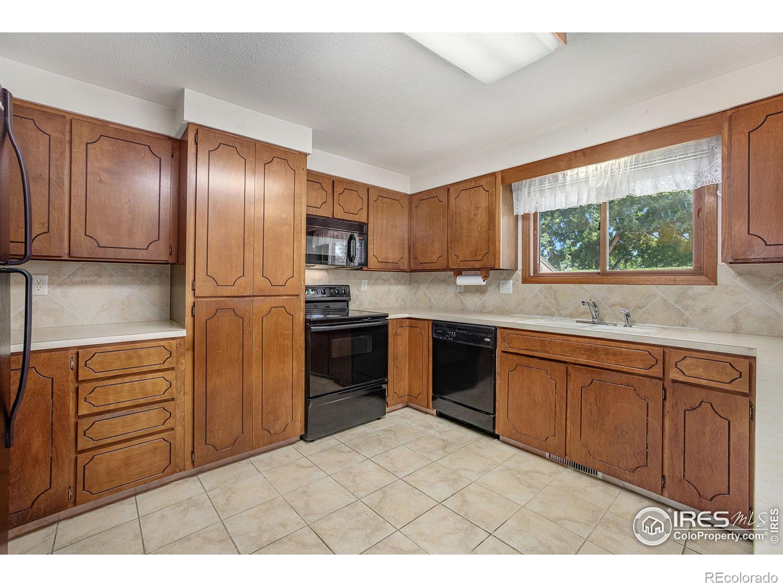 MLS Image #10 for 1506  oak drive,berthoud, Colorado