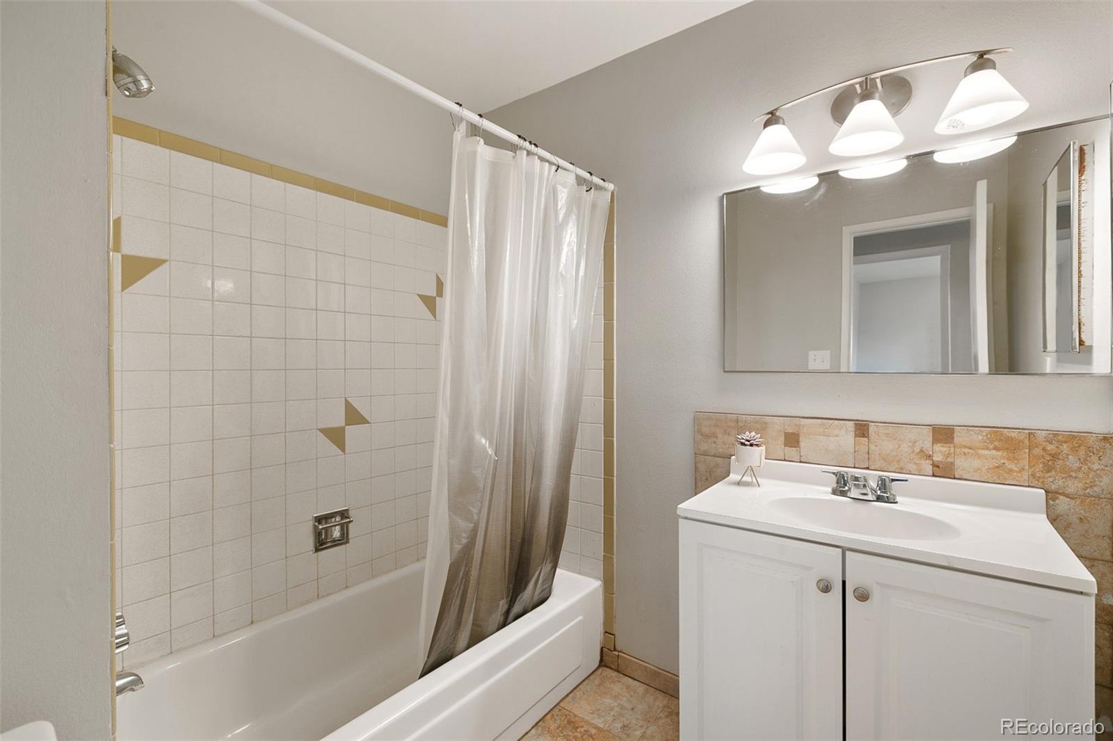 MLS Image #18 for 5573 s lowell boulevard,littleton, Colorado