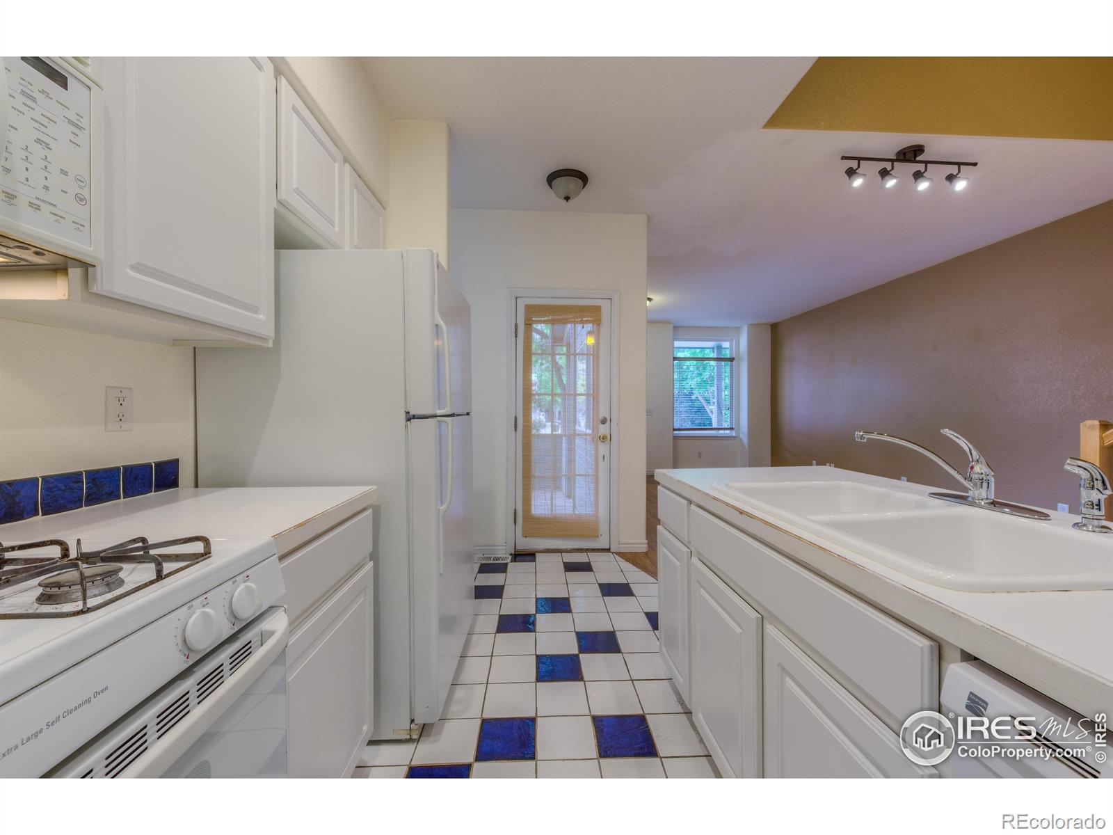 MLS Image #5 for 818 s terry street,longmont, Colorado