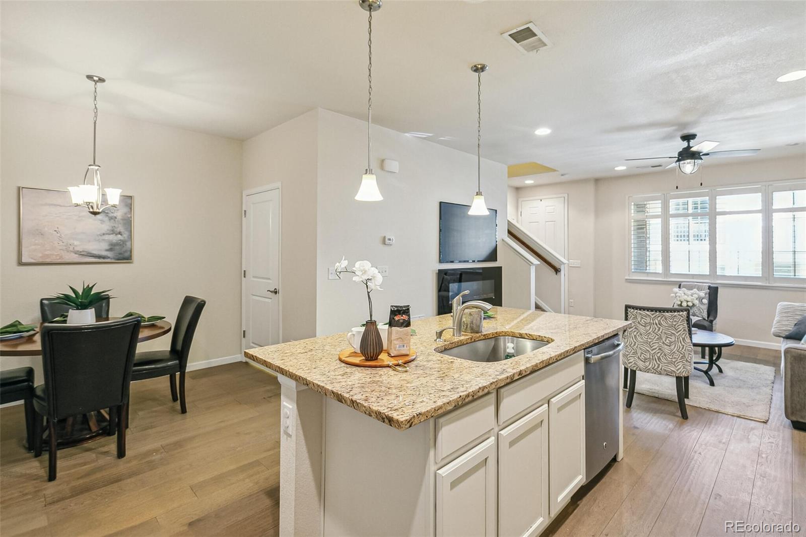 MLS Image #11 for 568 e dry creek place,littleton, Colorado