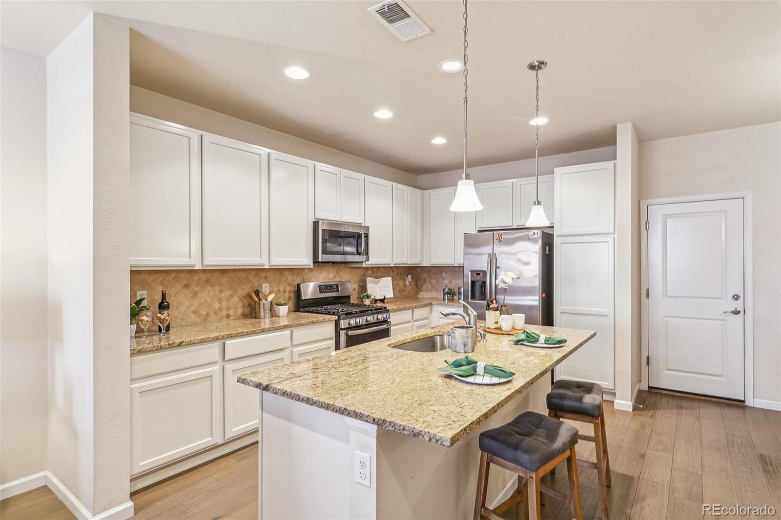 MLS Image #8 for 568 e dry creek place,littleton, Colorado