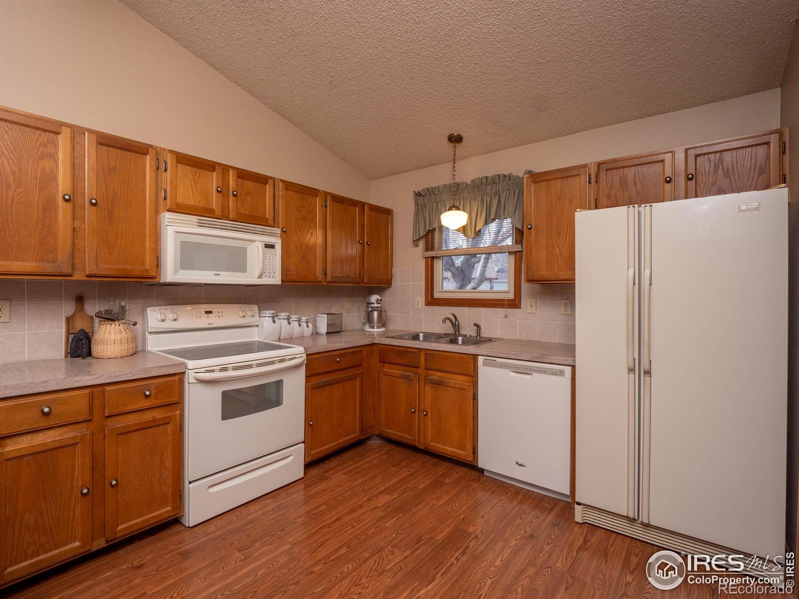 MLS Image #11 for 749  holmes place,berthoud, Colorado