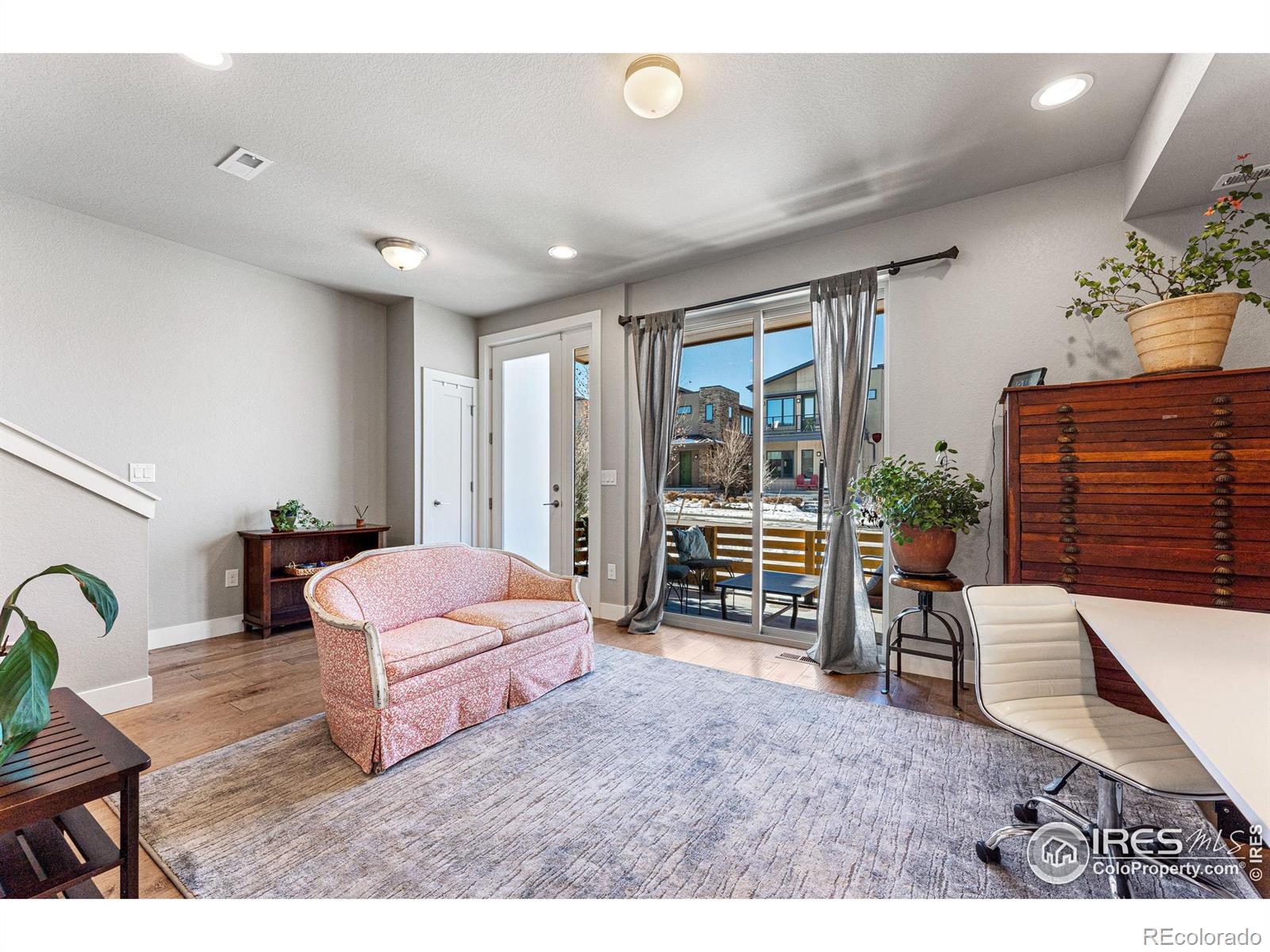 MLS Image #13 for 88  oneida court,denver, Colorado