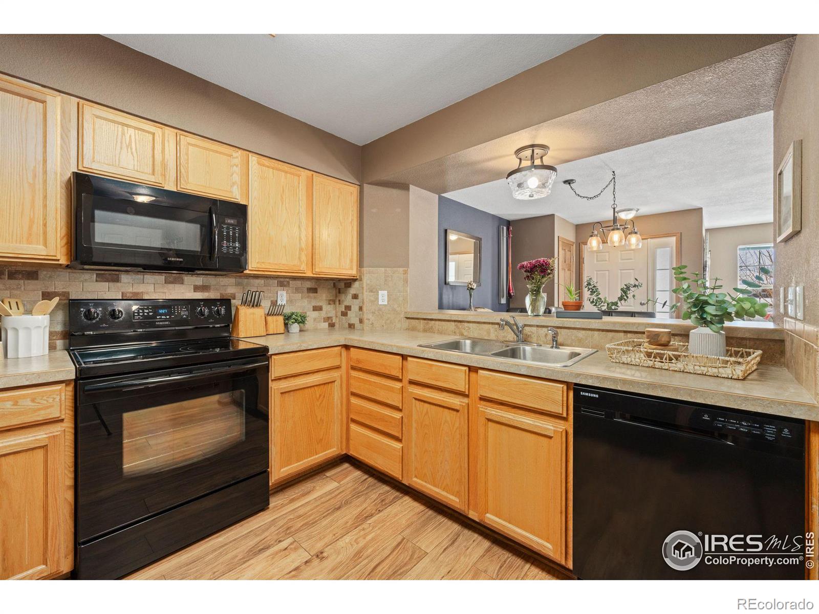 MLS Image #6 for 2070  manitou court,loveland, Colorado