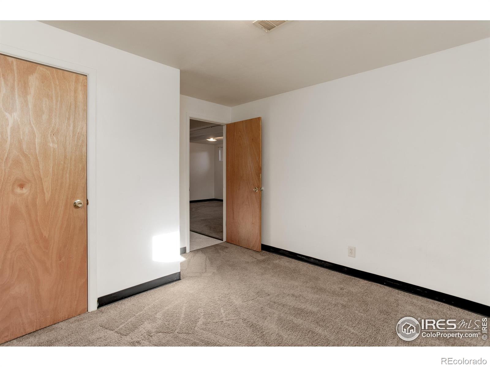 MLS Image #14 for 7361  alan drive,denver, Colorado