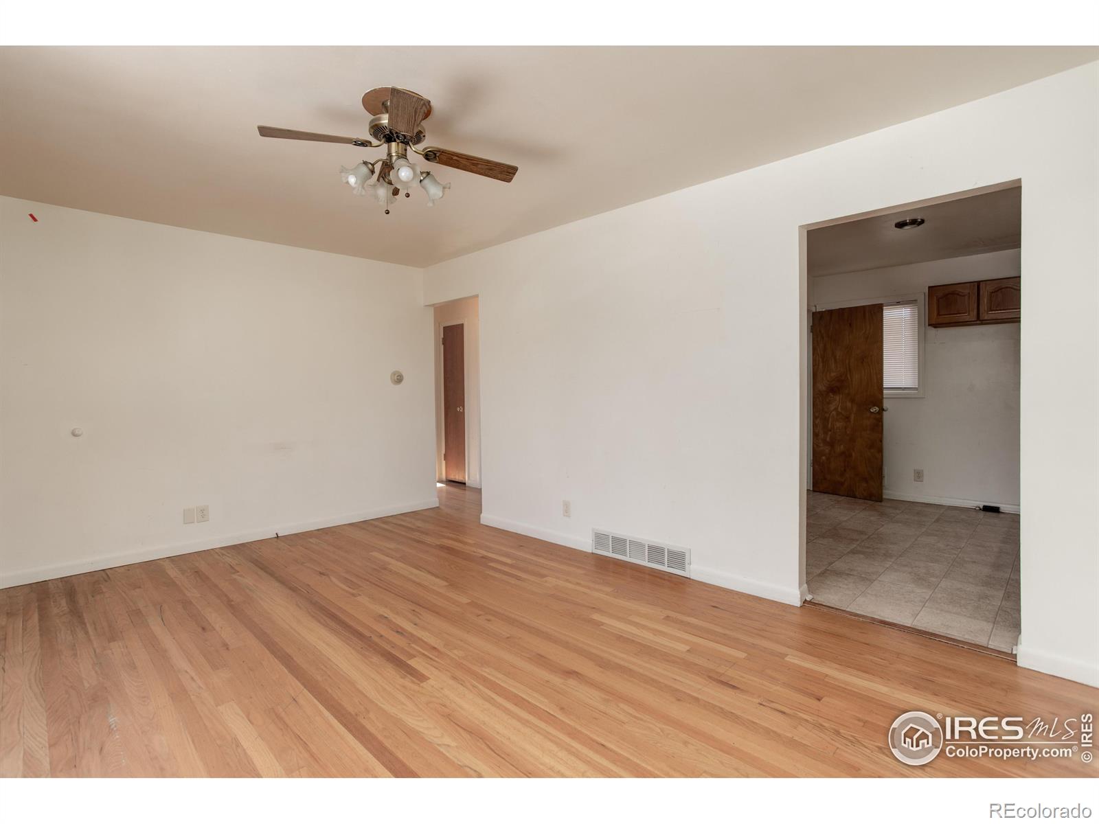 MLS Image #4 for 7361  alan drive,denver, Colorado