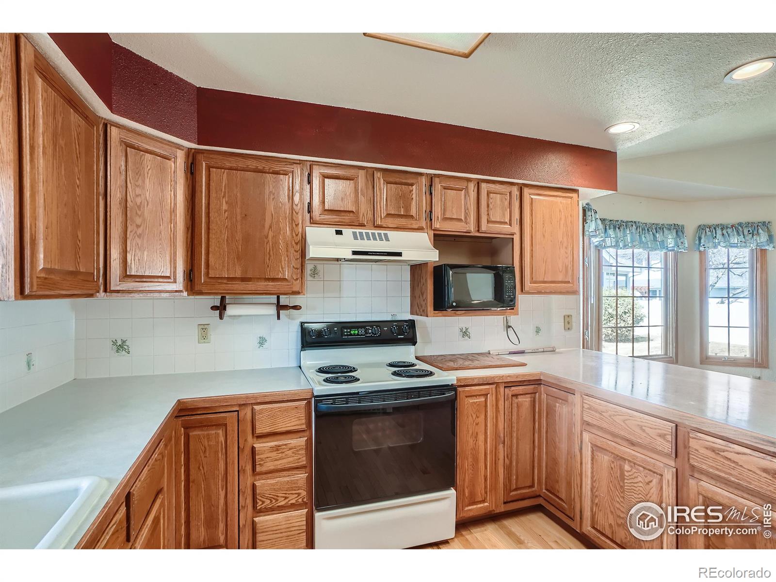 MLS Image #4 for 1250  honeysuckle court,windsor, Colorado