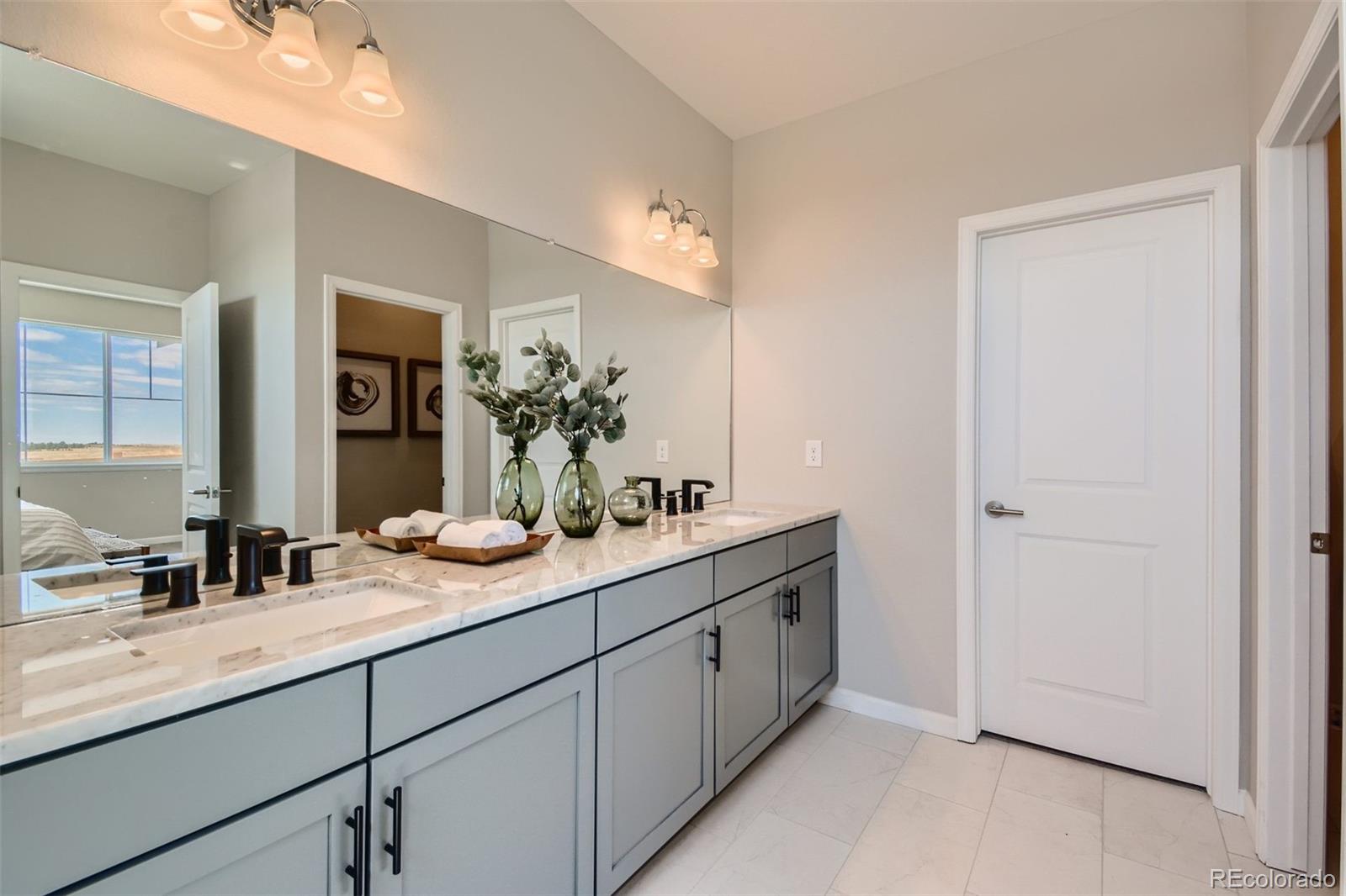MLS Image #4 for 356 n geneva street,aurora, Colorado
