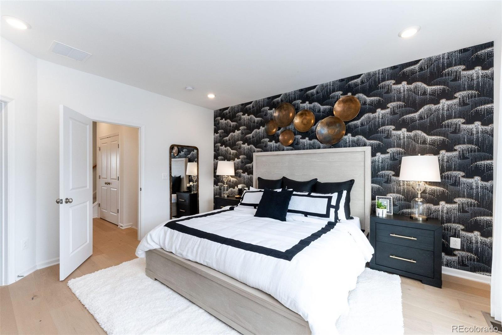 MLS Image #5 for 356 n geneva street,aurora, Colorado