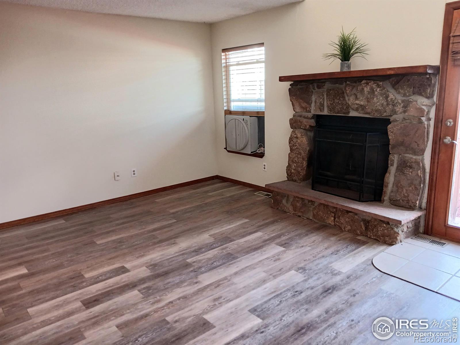 MLS Image #6 for 817  gabriel court,dacono, Colorado