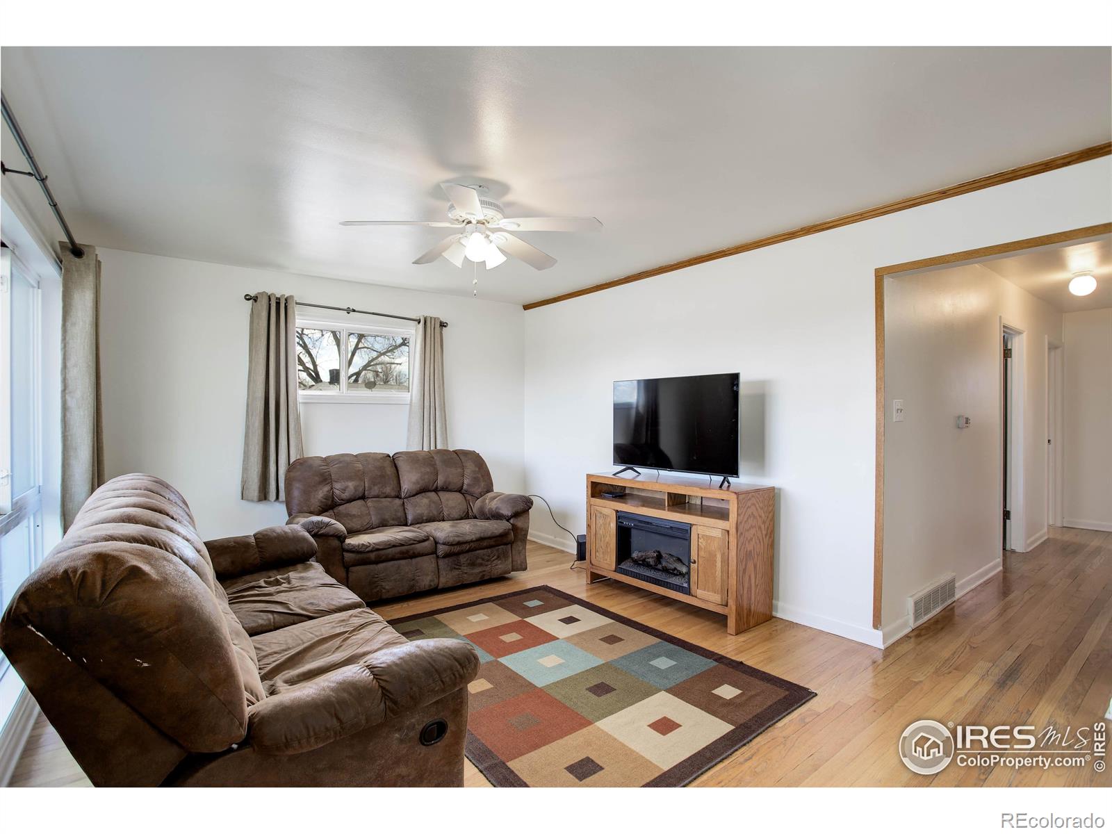 MLS Image #3 for 7351  alan drive,denver, Colorado