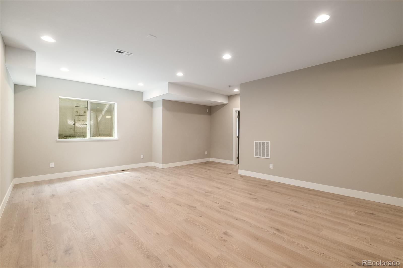 MLS Image #21 for 6930 e lowry boulevard,denver, Colorado