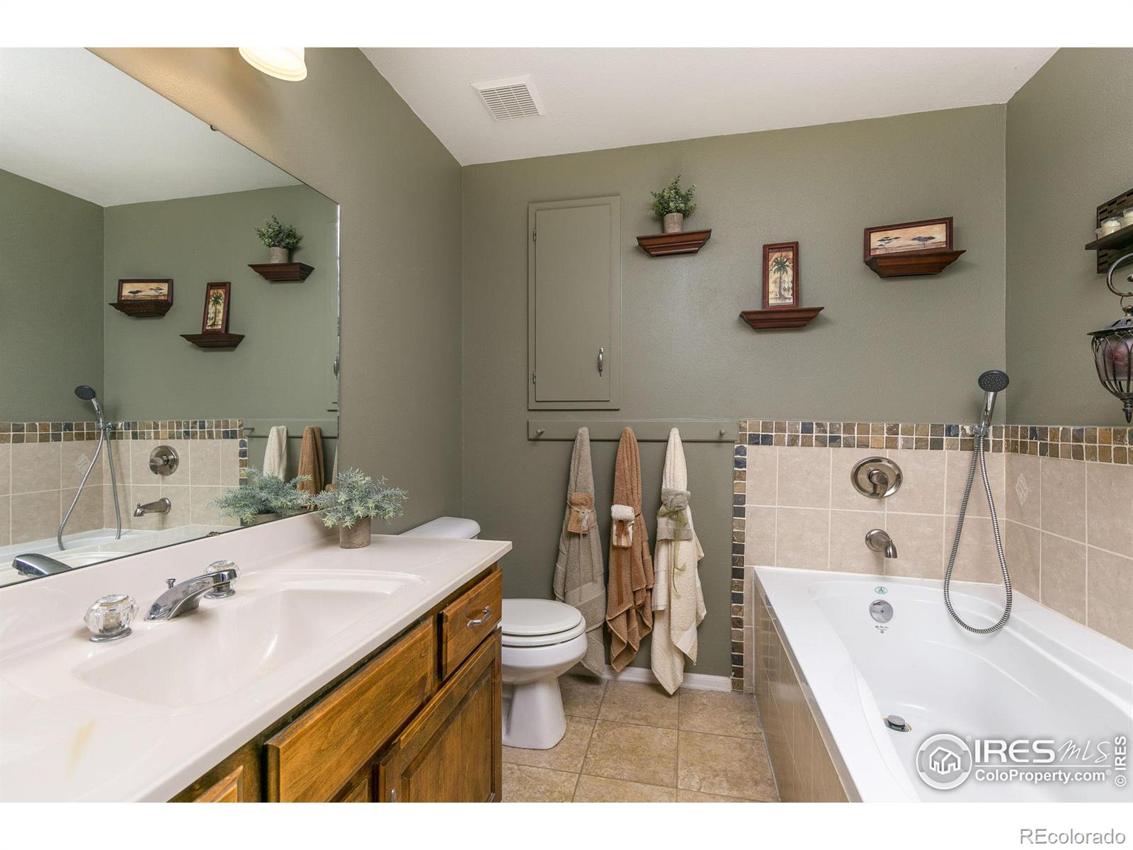 MLS Image #13 for 14  clark way,longmont, Colorado