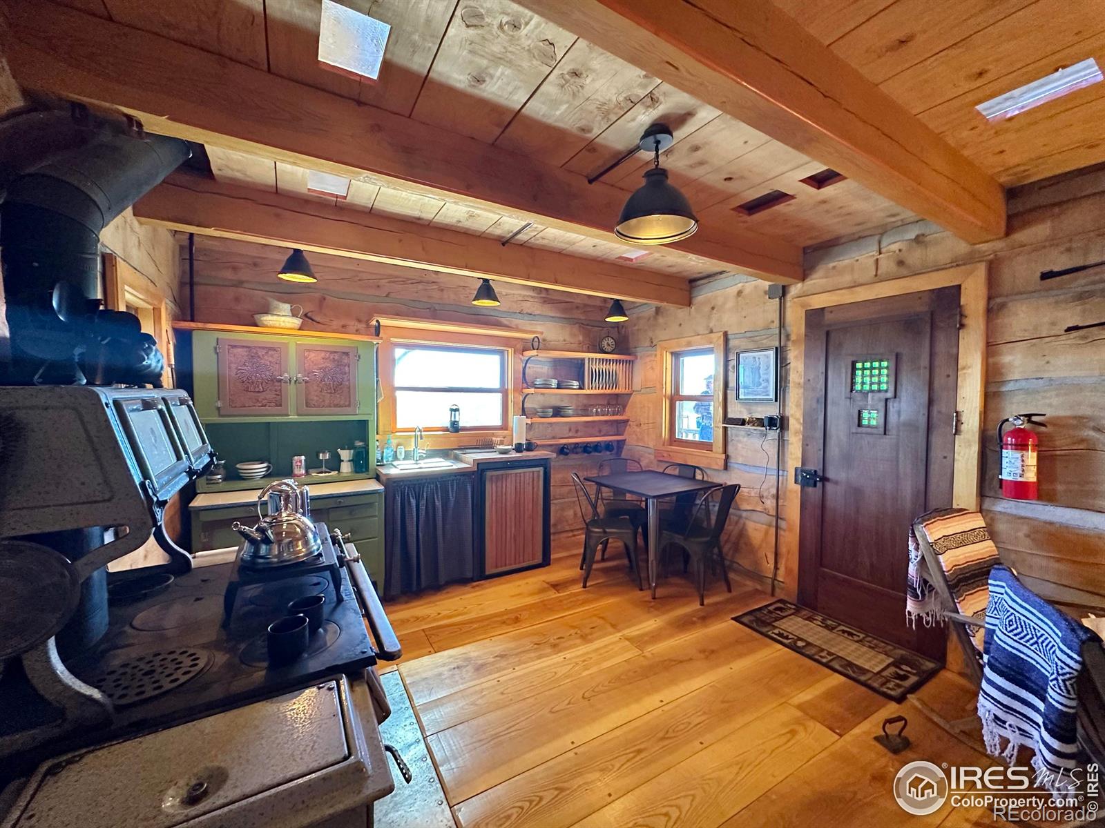 MLS Image #11 for 390  gunslinger road,livermore, Colorado