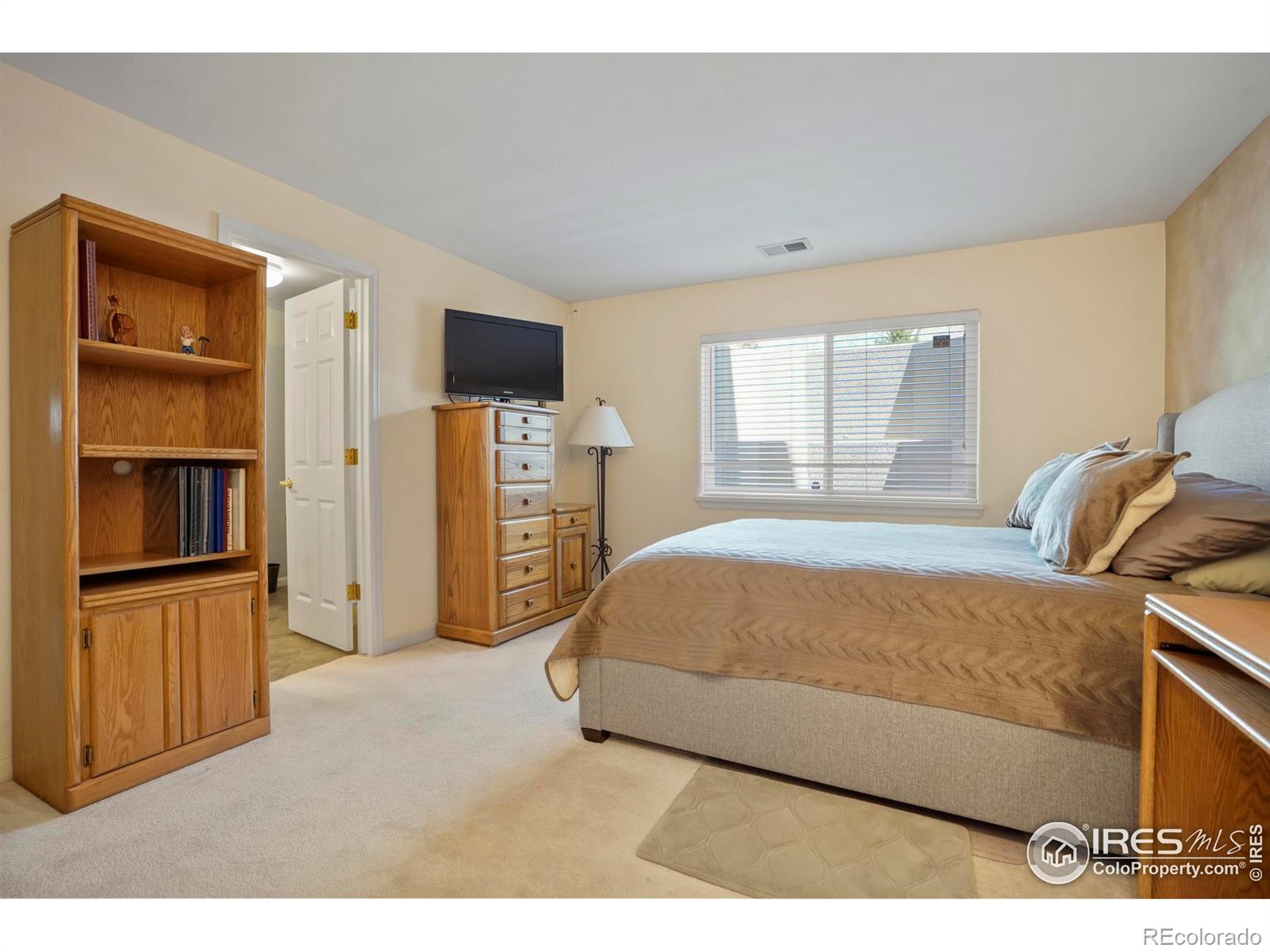 MLS Image #14 for 10706  bryant court,denver, Colorado