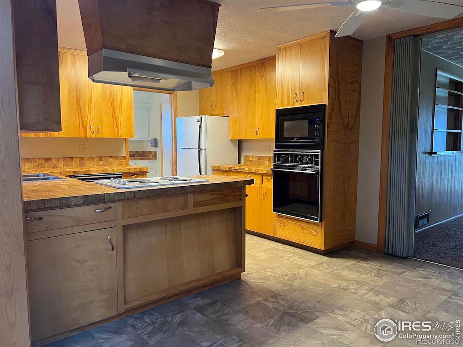 MLS Image #14 for 1305  cimmeron drive,loveland, Colorado