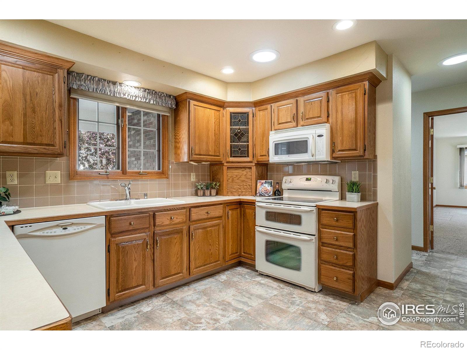 MLS Image #10 for 2543  amber drive,loveland, Colorado