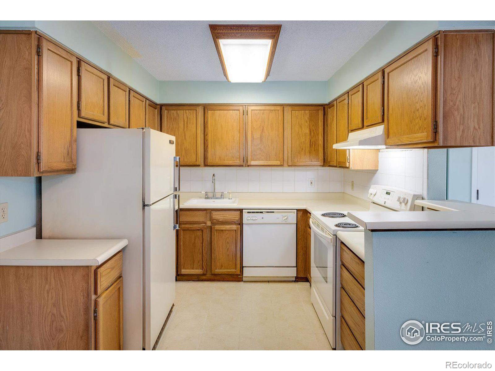 MLS Image #5 for 3328 s ammons street,lakewood, Colorado