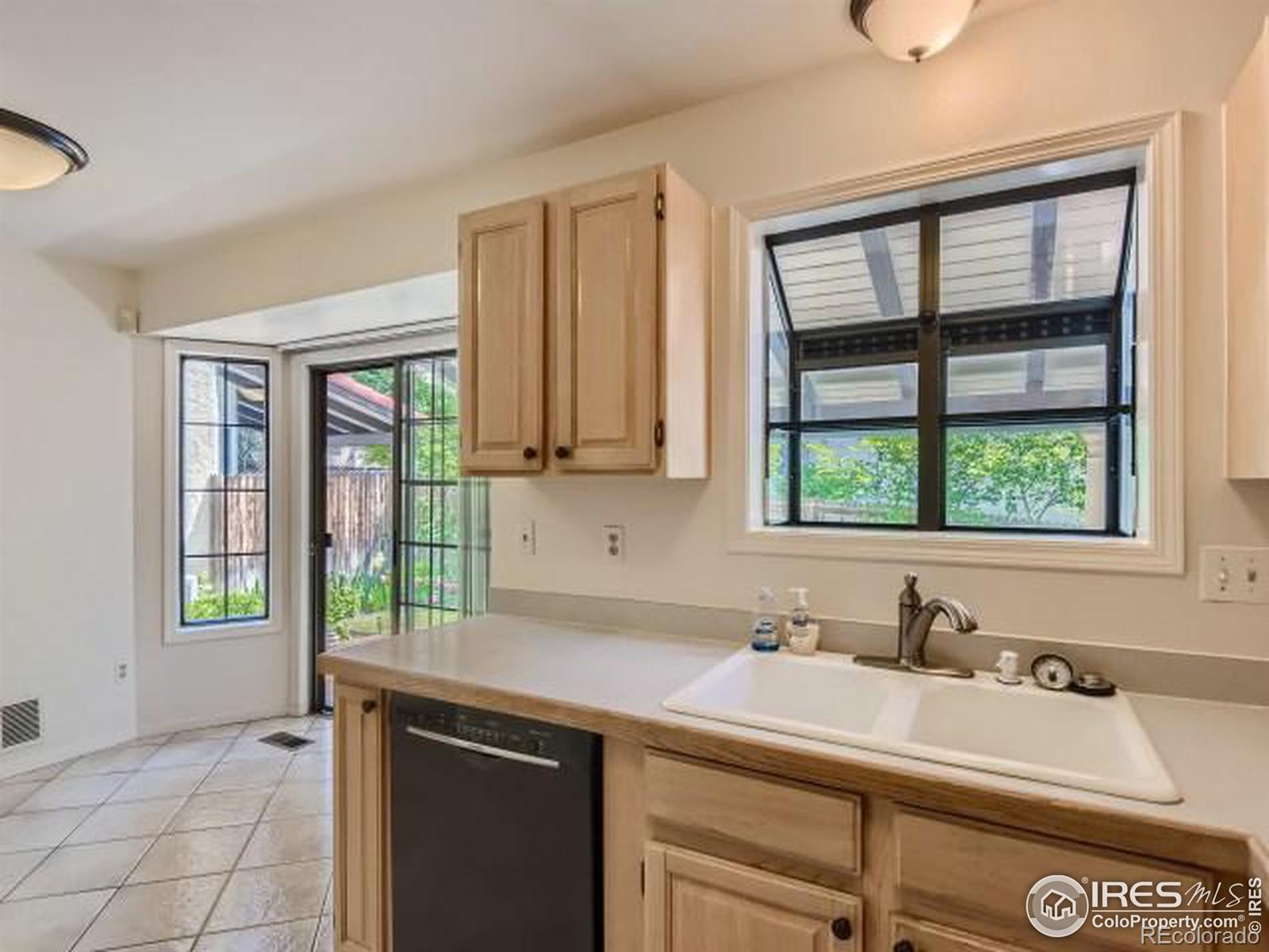 MLS Image #13 for 1510 s quebec way,denver, Colorado