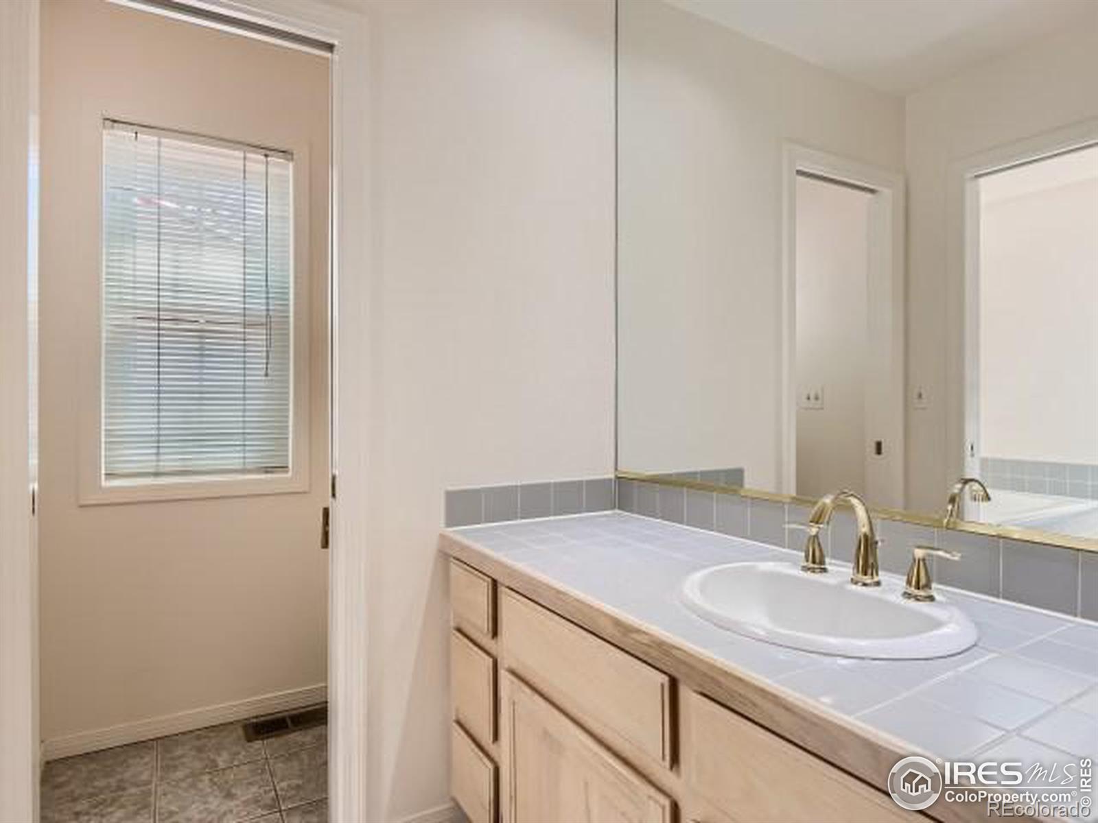 MLS Image #22 for 1510 s quebec way,denver, Colorado