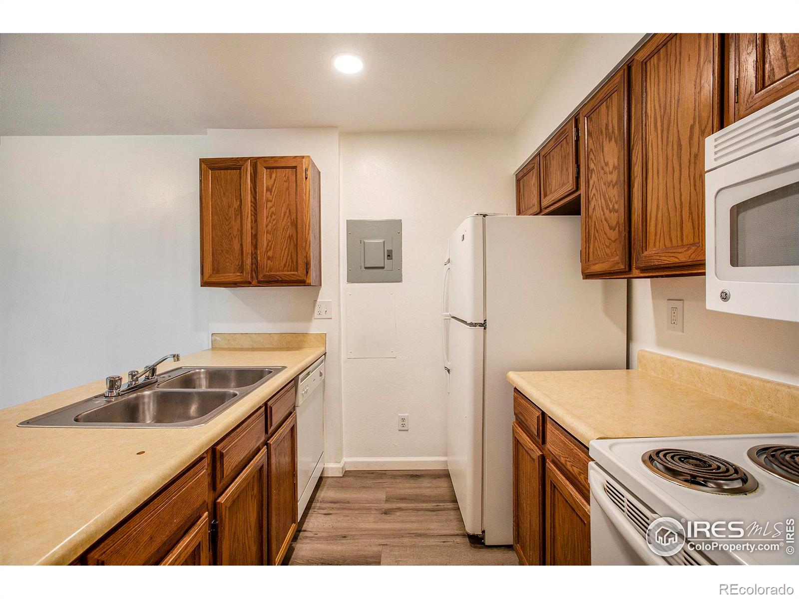 MLS Image #5 for 14751 e tennessee drive,aurora, Colorado