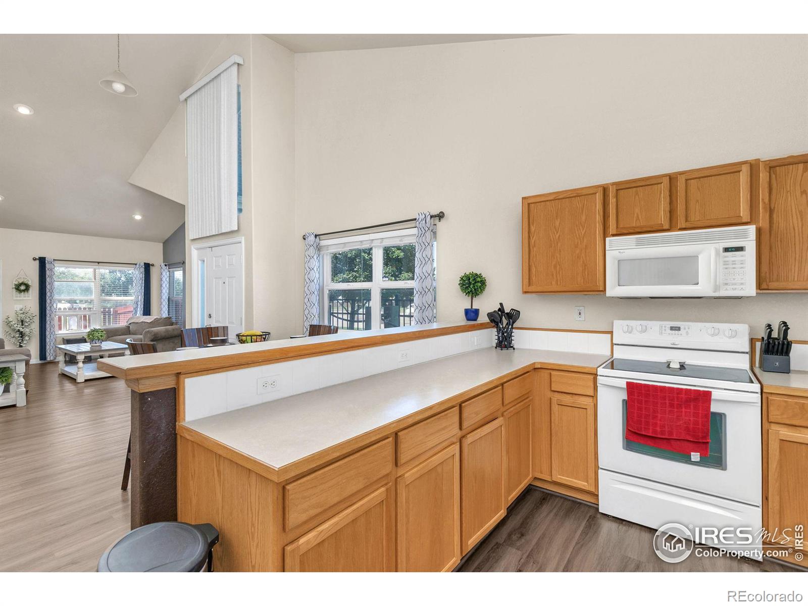 MLS Image #11 for 15555 e 40th avenue,denver, Colorado