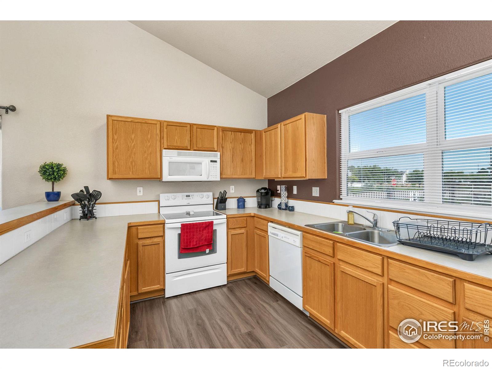 MLS Image #12 for 15555 e 40th avenue,denver, Colorado