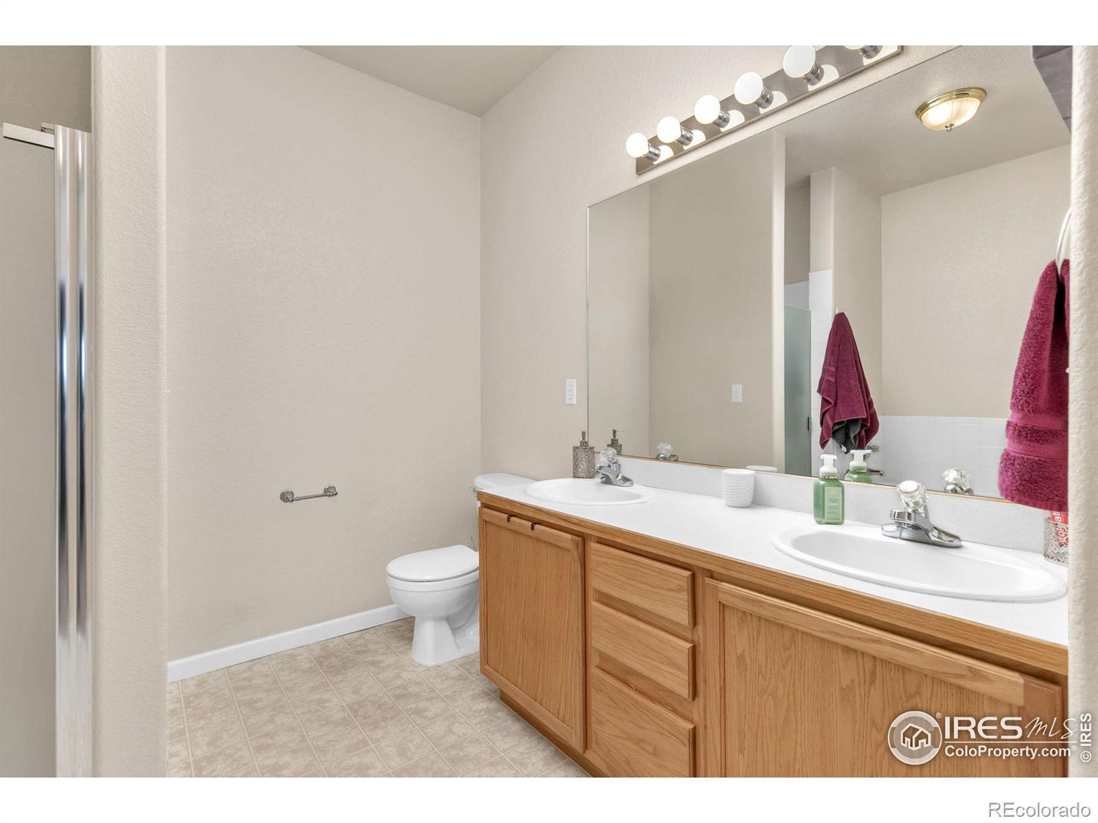 MLS Image #16 for 15555 e 40th avenue,denver, Colorado