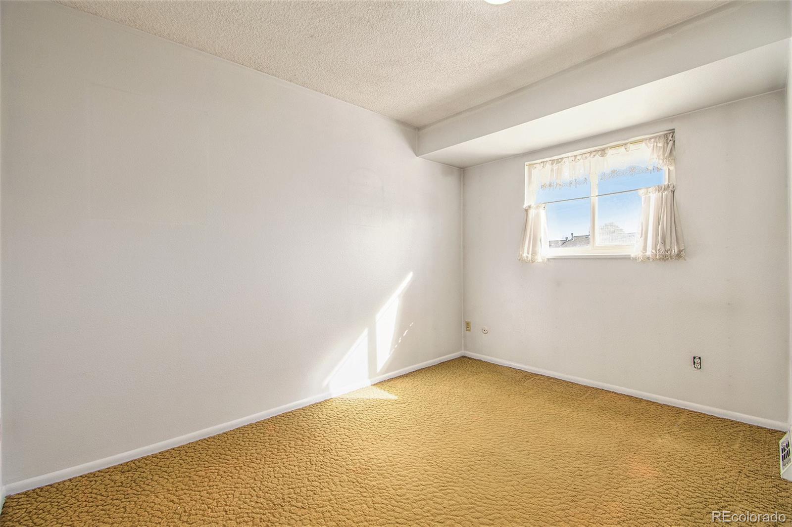 MLS Image #14 for 9172 e nassau avenue,denver, Colorado