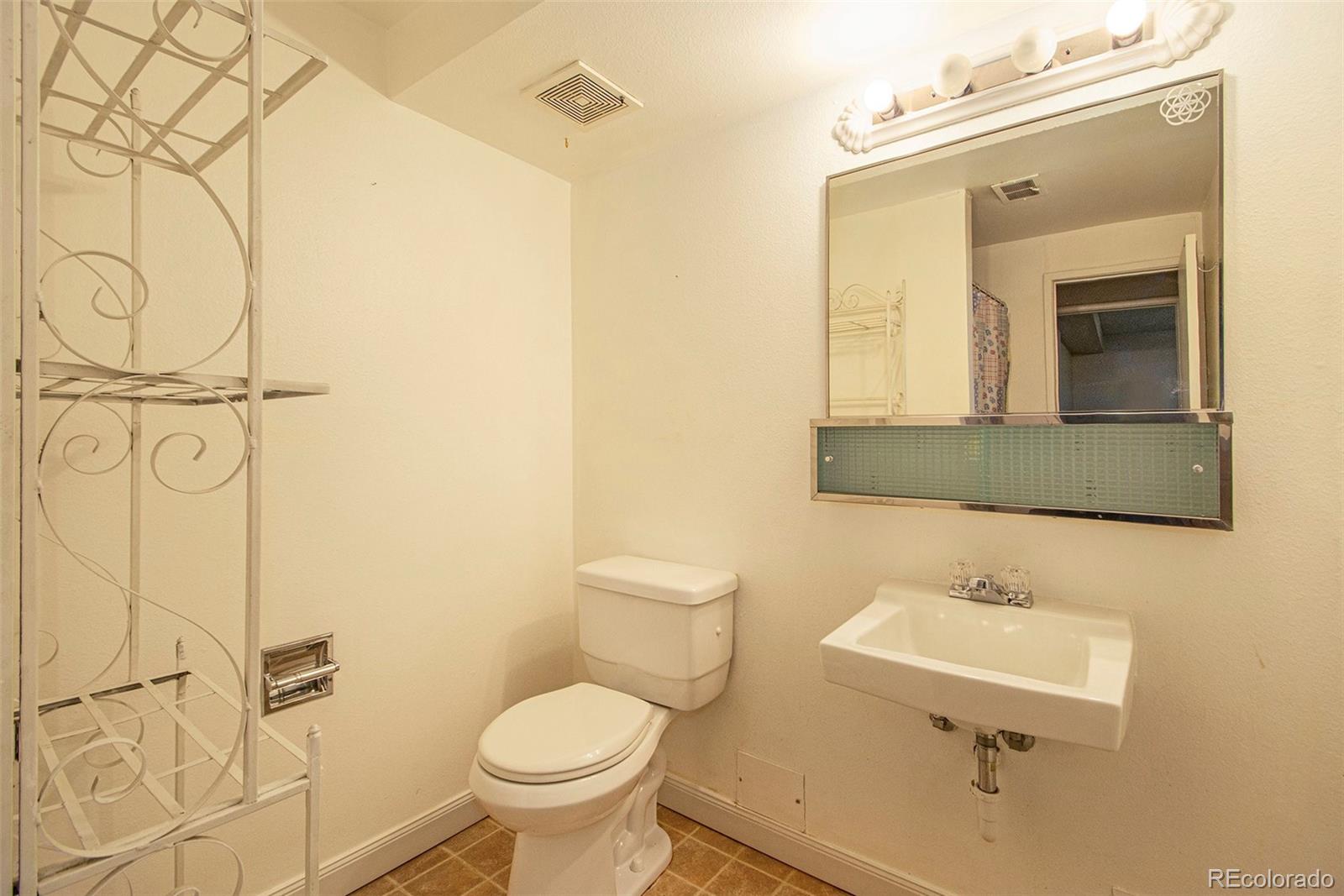 MLS Image #18 for 9172 e nassau avenue,denver, Colorado