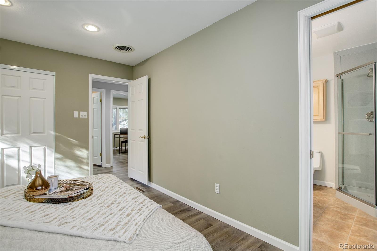 MLS Image #13 for 2752 s roslyn street,denver, Colorado