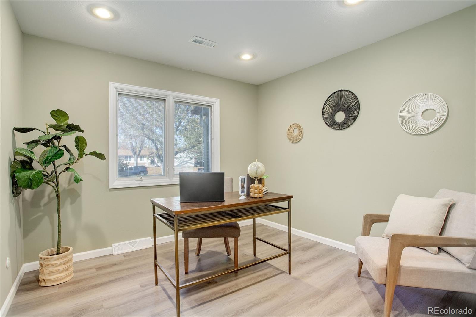 MLS Image #17 for 2752 s roslyn street,denver, Colorado