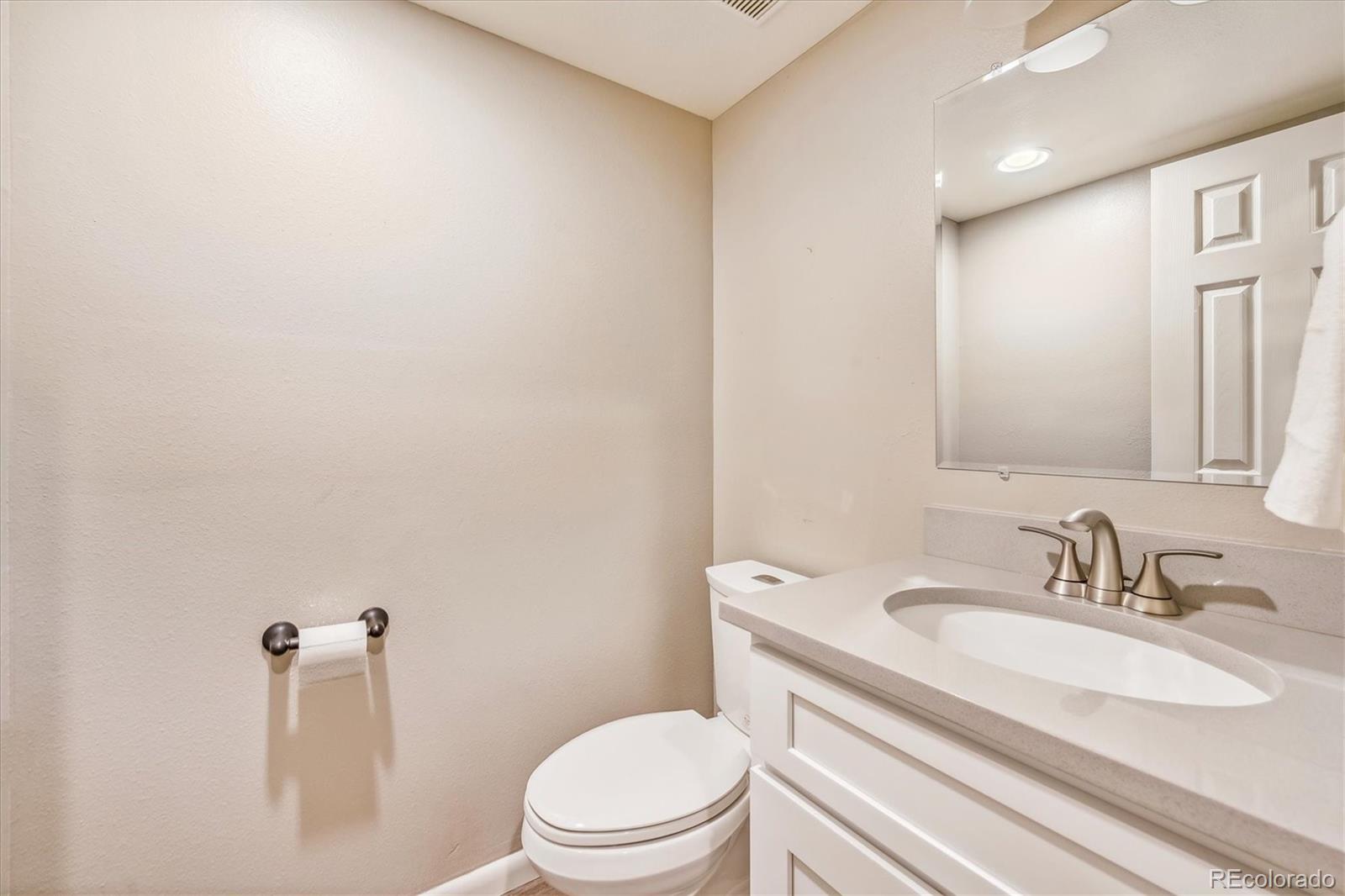 MLS Image #9 for 1141 s yosemite way,denver, Colorado