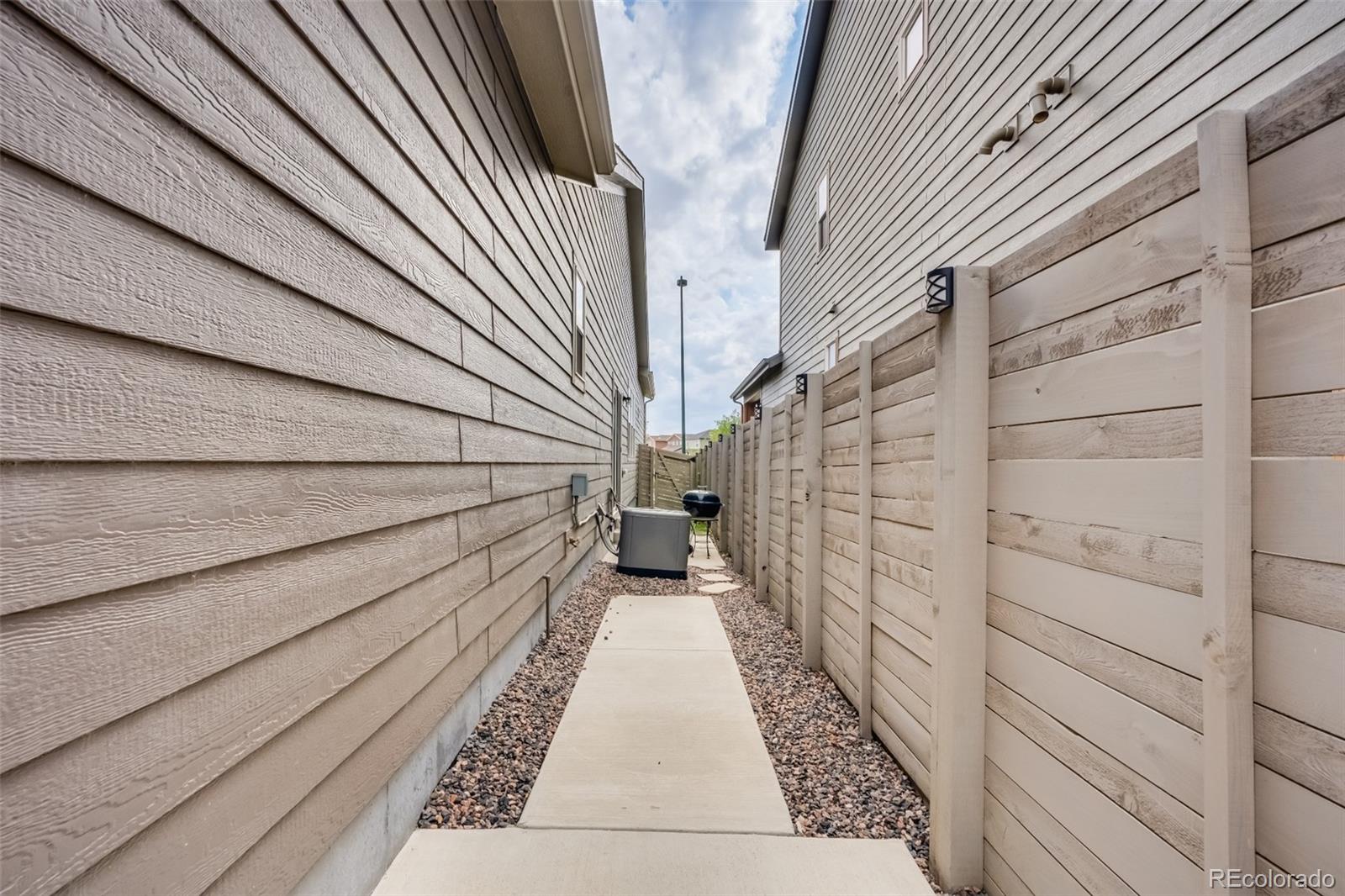 MLS Image #17 for 15747 e elk place,denver, Colorado