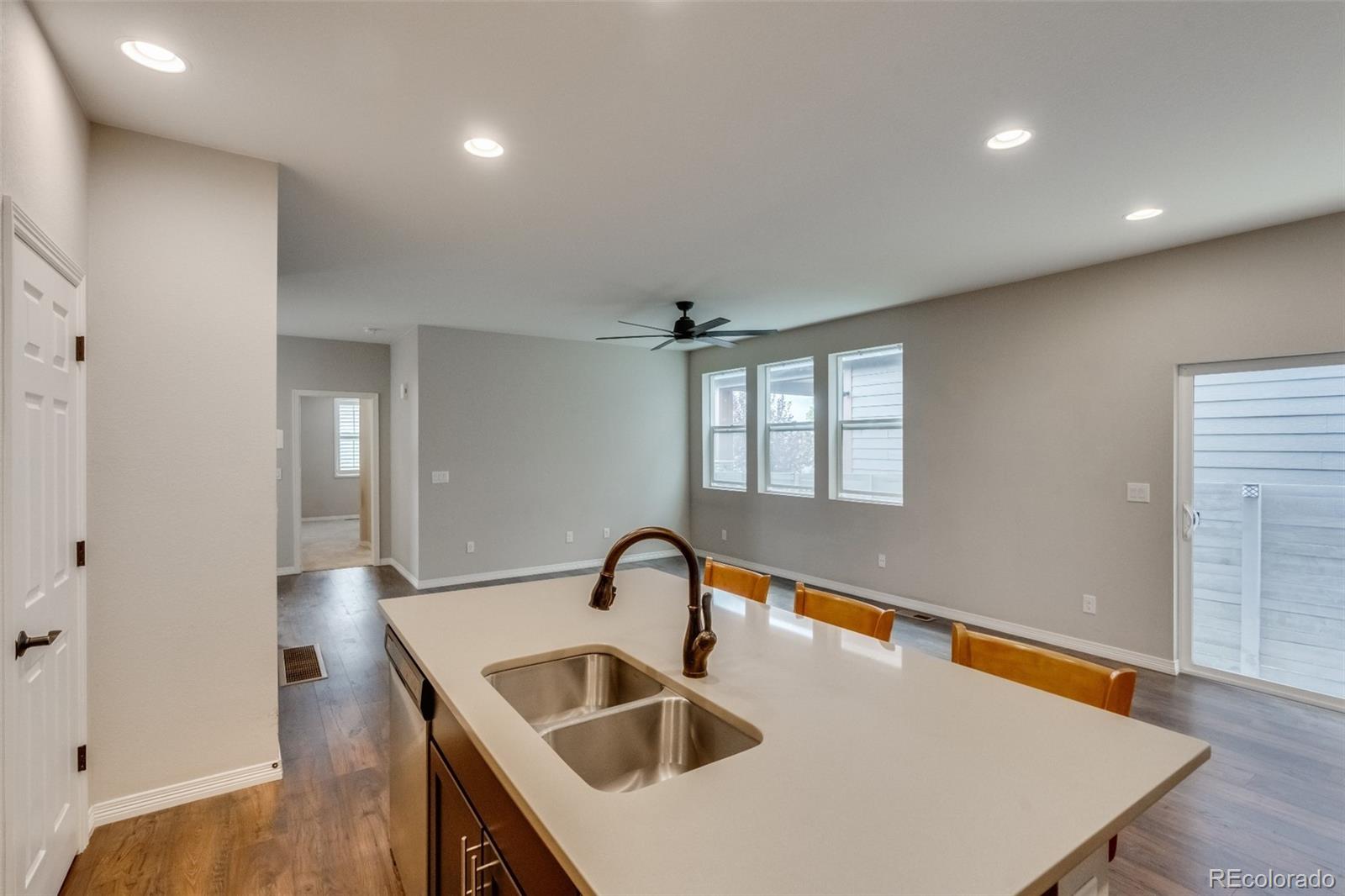 MLS Image #8 for 15747 e elk place,denver, Colorado