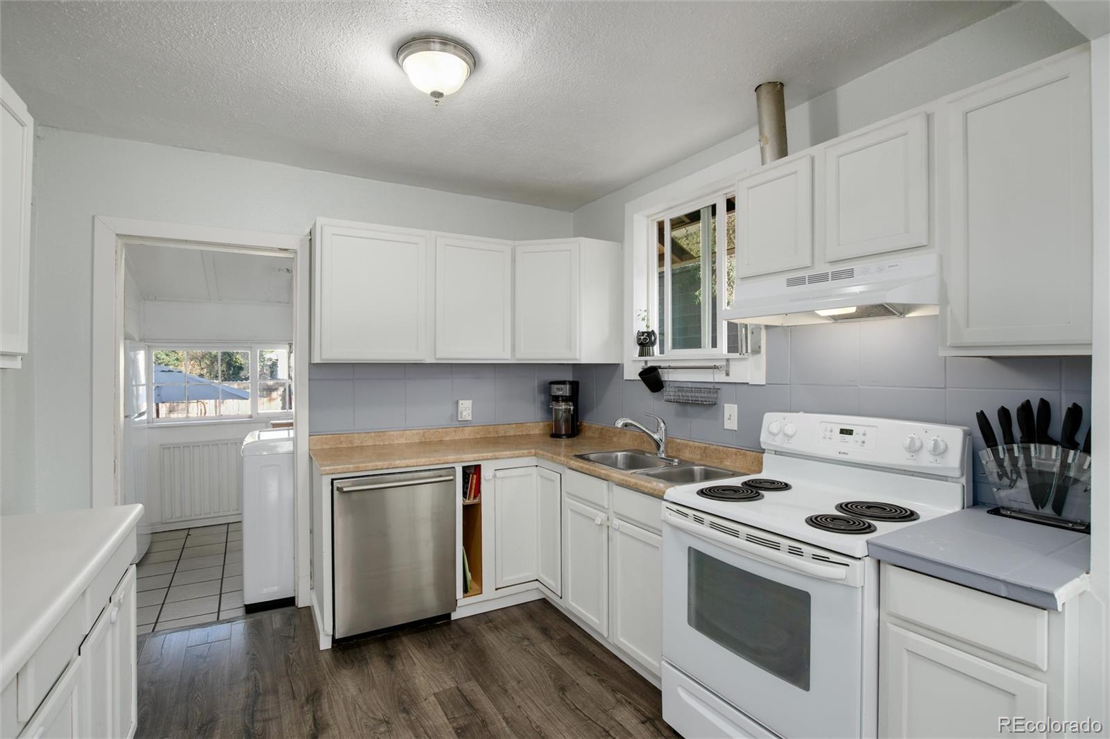 MLS Image #16 for 114  knox court,denver, Colorado