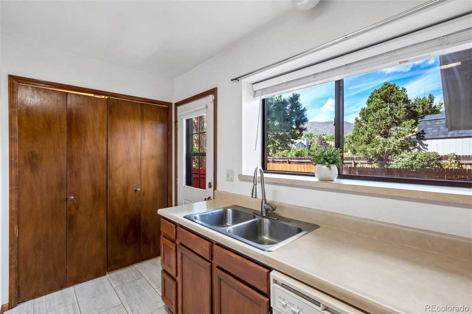 MLS Image #11 for 1660  maitland court,colorado springs, Colorado