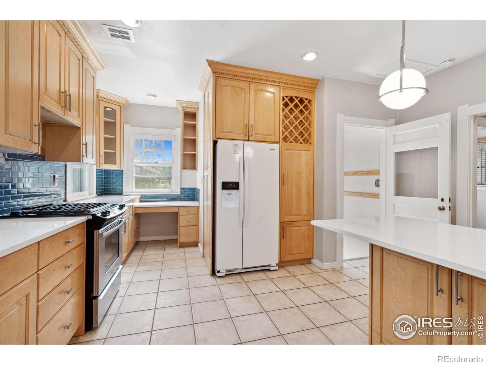 MLS Image #10 for 930 w 4th street,loveland, Colorado